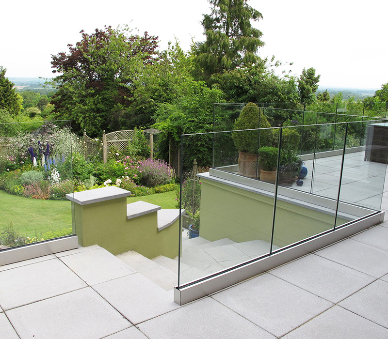 Canadian Cold Climate Hotel & Waterfront Apartment Glass Railing Solutions